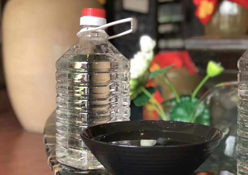 區(qū)分勾兌白酒、半勾兌白酒和純糧食酒的方法